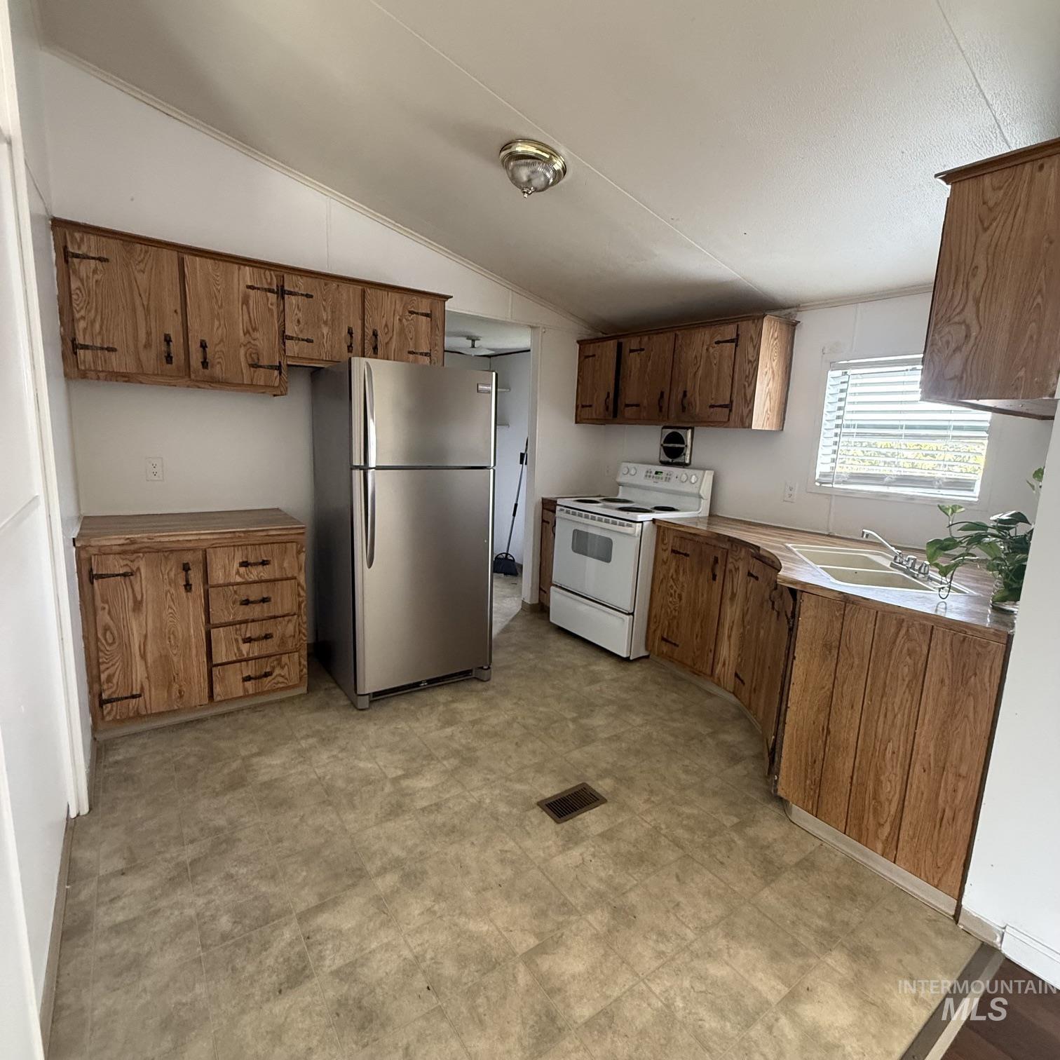5015 E Ustick Rd, Caldwell, Idaho 83605, 3 Bedrooms, 2 Bathrooms, Residential For Sale, Price $101,000,MLS 98997475