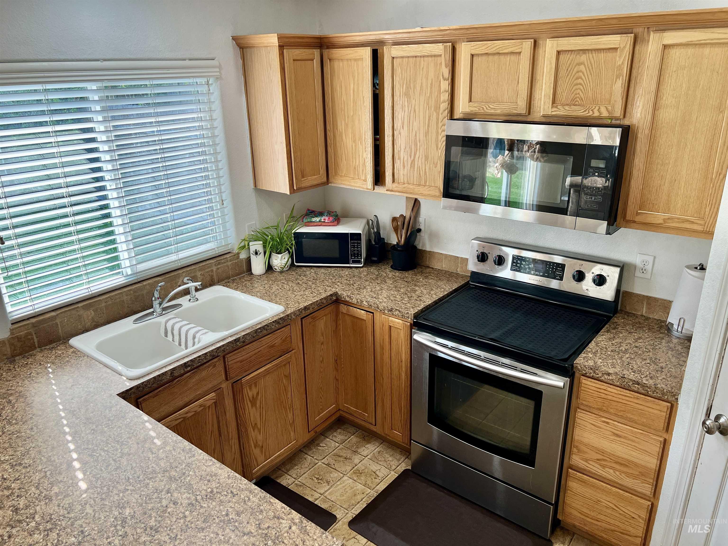 3428 S Rock Springs, Nampa, Idaho 83686, 4 Bedrooms, 2.5 Bathrooms, Residential For Sale, Price $379,000,MLS 98997476
