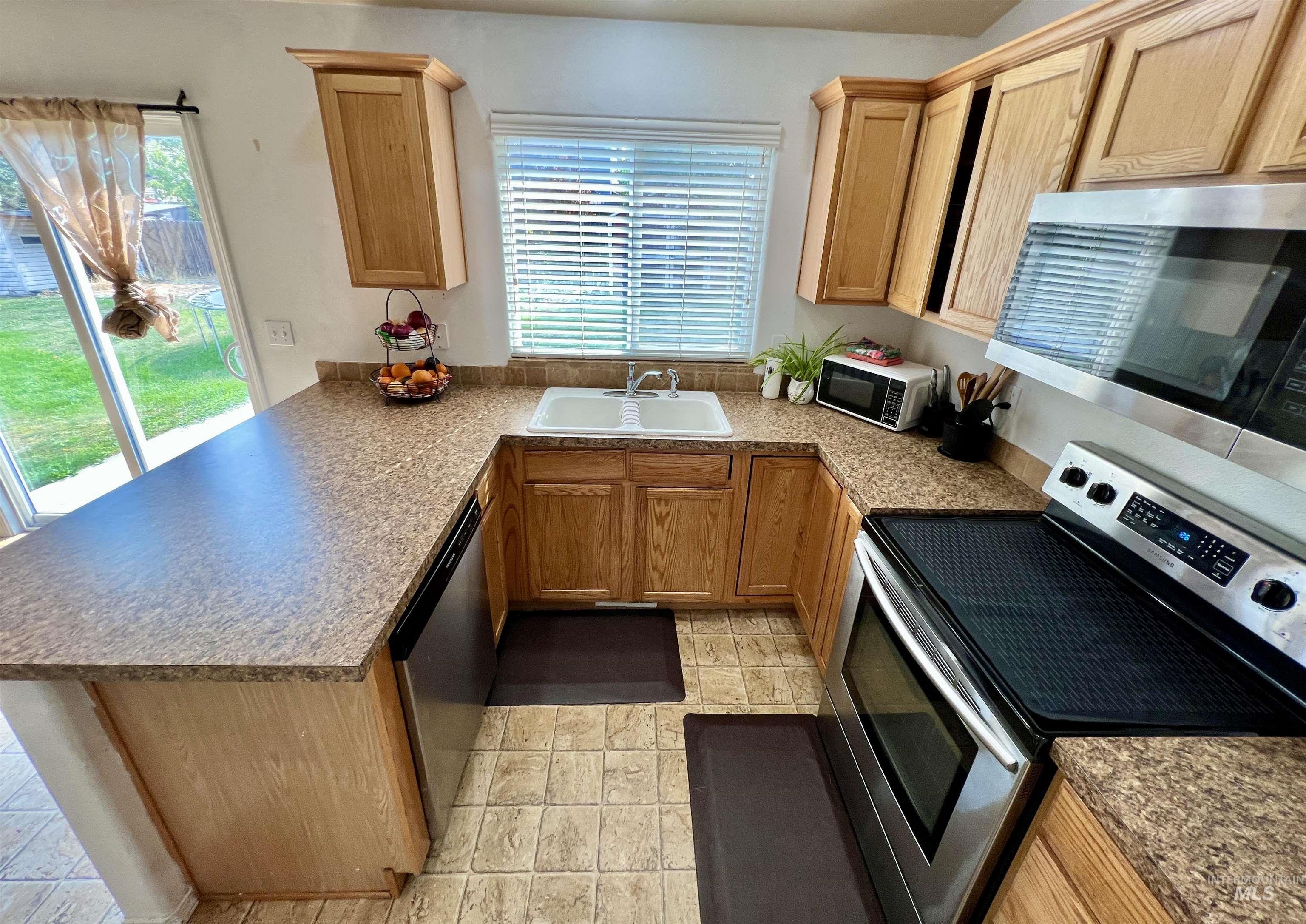 3428 S Rock Springs, Nampa, Idaho 83686, 4 Bedrooms, 2.5 Bathrooms, Residential For Sale, Price $379,000,MLS 98997476