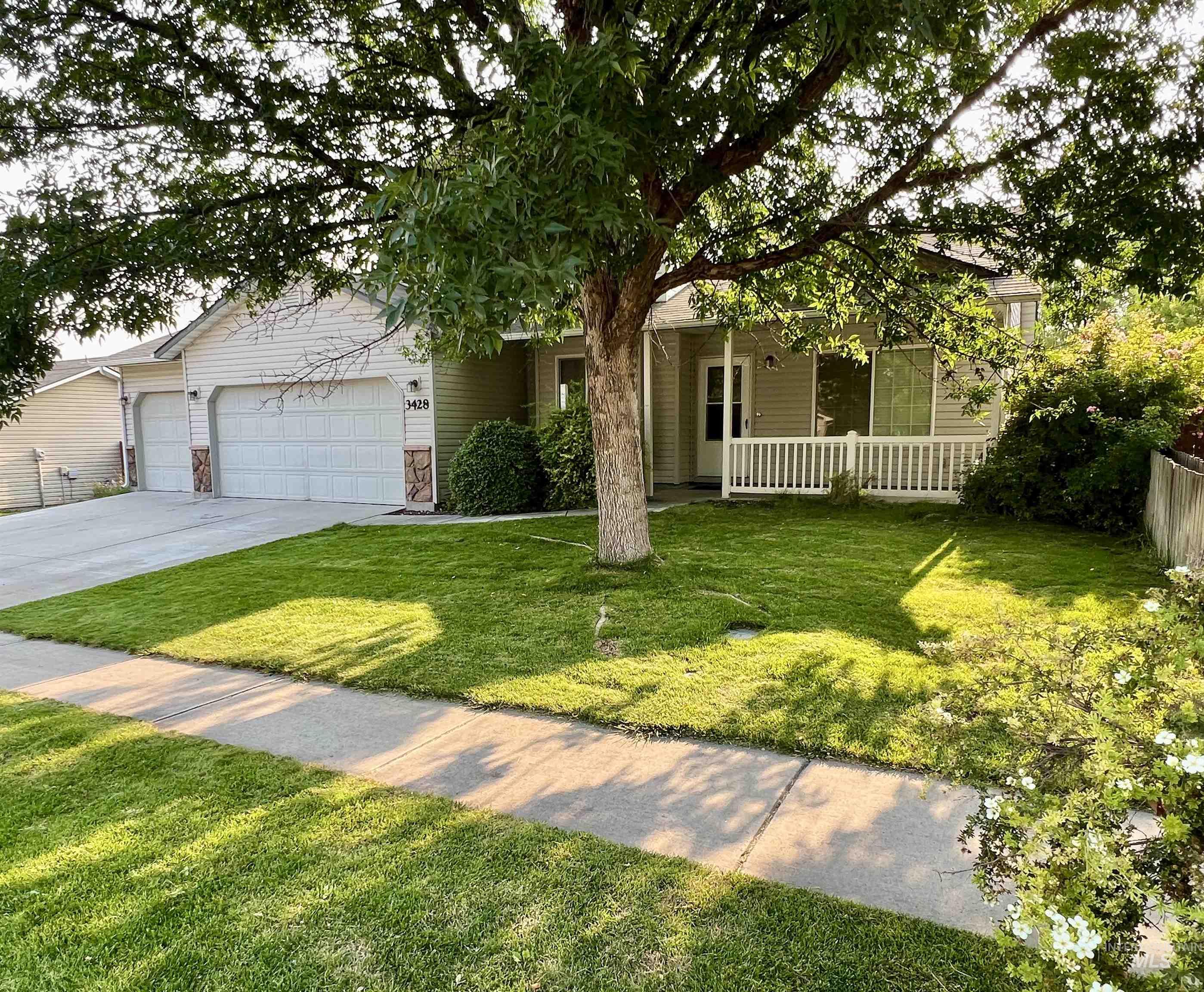 3428 S Rock Springs, Nampa, Idaho 83686, 4 Bedrooms, 2.5 Bathrooms, Residential For Sale, Price $379,000,MLS 98997476