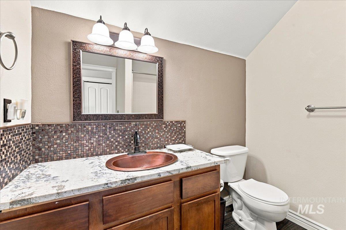 209 S Grandean, Eagle, Idaho 83616, 3 Bedrooms, 3 Bathrooms, Residential For Sale, Price $565,000, 98997477