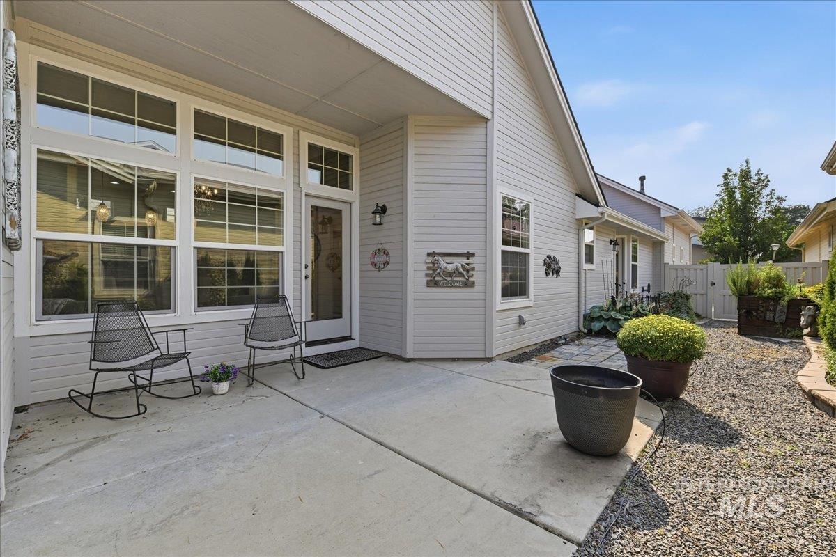 209 S Grandean, Eagle, Idaho 83616, 3 Bedrooms, 3 Bathrooms, Residential For Sale, Price $565,000, 98997477