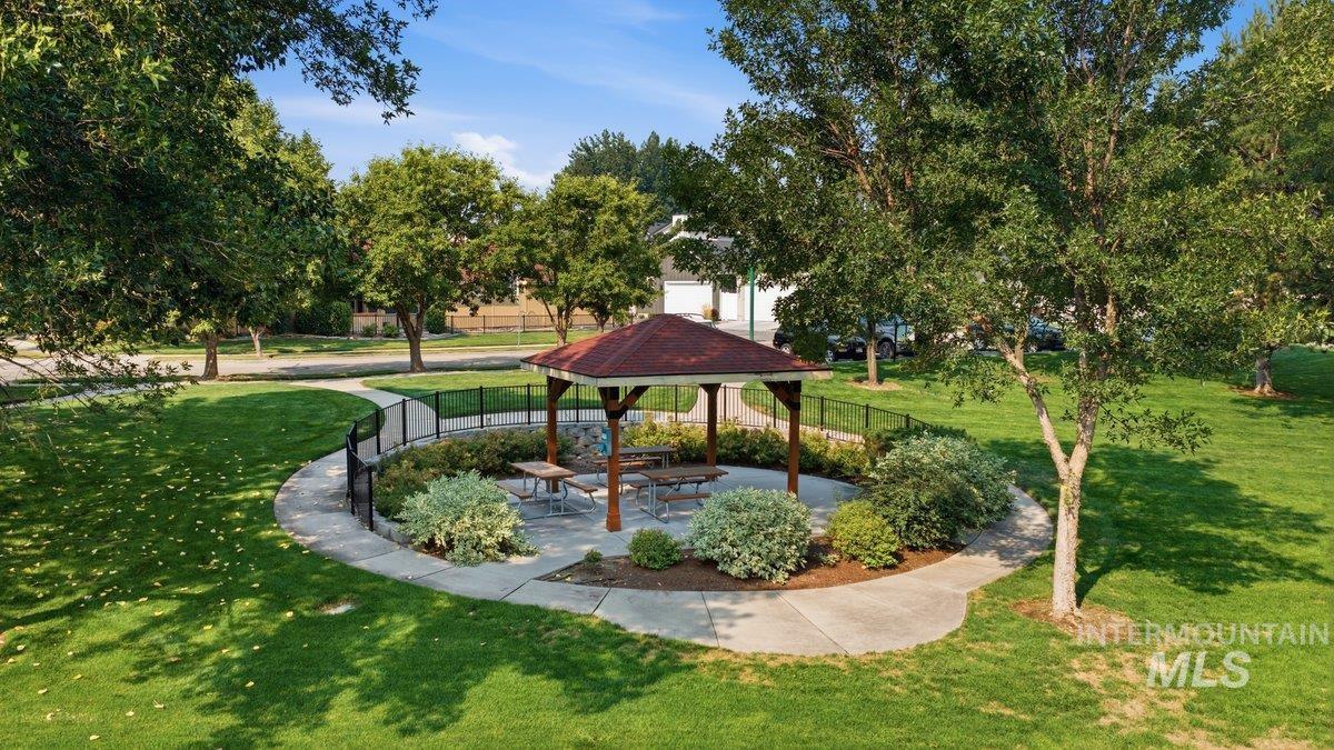 209 S Grandean, Eagle, Idaho 83616, 3 Bedrooms, 3 Bathrooms, Residential For Sale, Price $565,000, 98997477