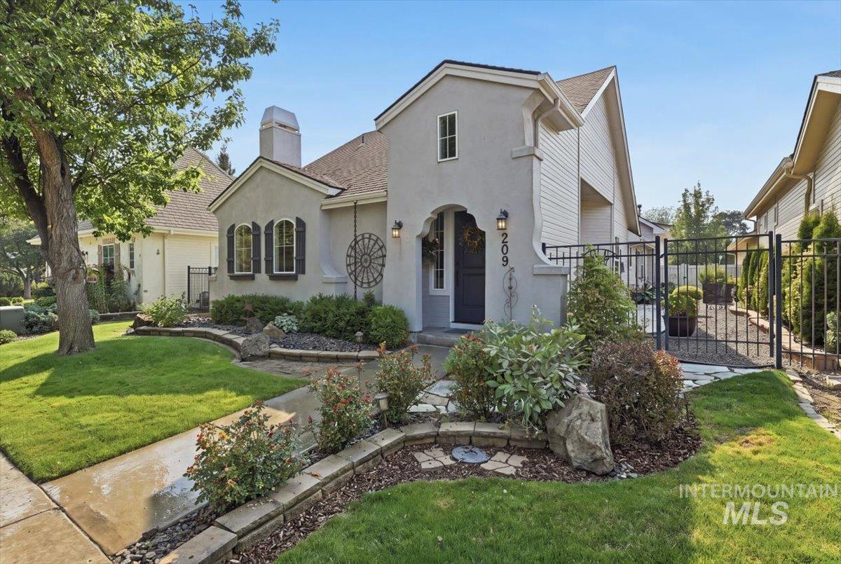 209 S Grandean, Eagle, Idaho 83616, 3 Bedrooms, 3 Bathrooms, Residential For Sale, Price $565,000, 98997477