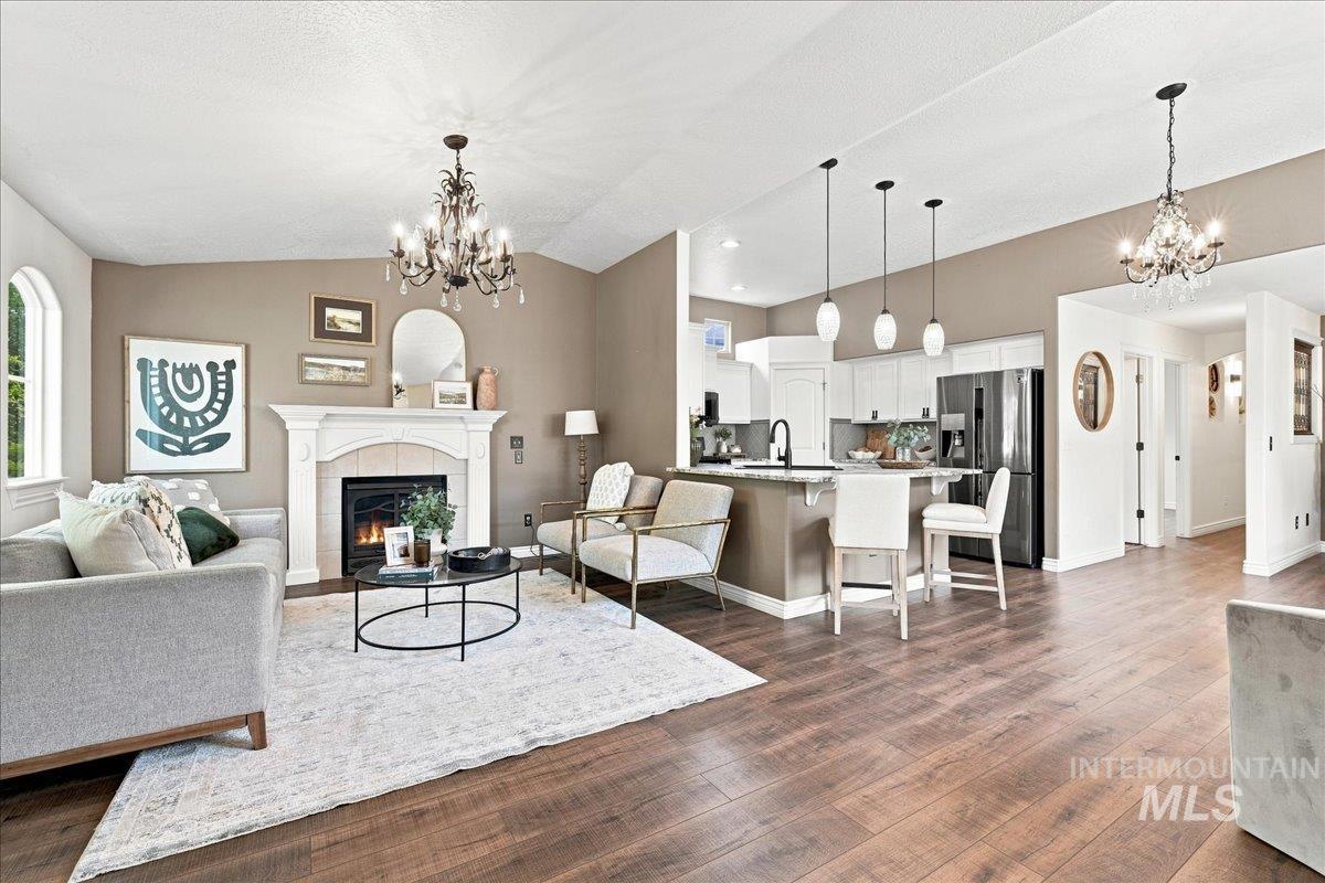 209 S Grandean, Eagle, Idaho 83616, 3 Bedrooms, 3 Bathrooms, Residential For Sale, Price $565,000, 98997477