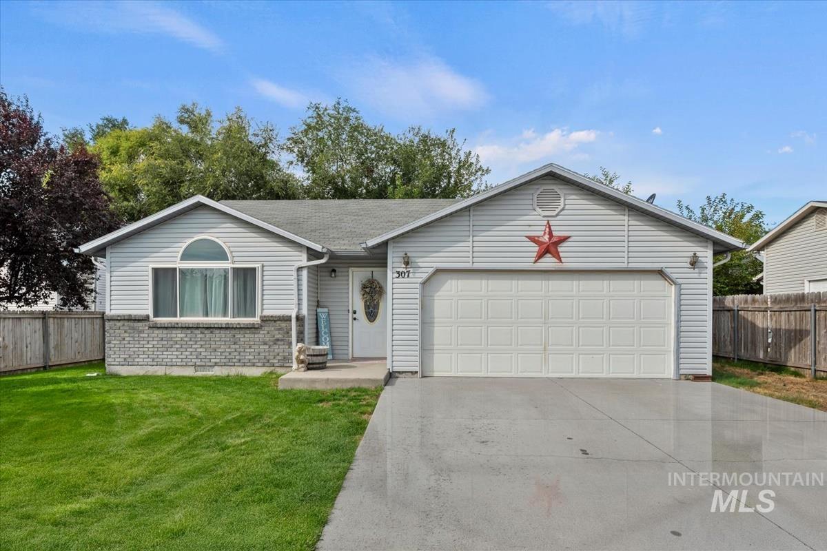 307 Quail Cove Cir, Fruitland, Idaho 83619, 3 Bedrooms, 2 Bathrooms, Residential For Sale, Price $347,000, 98997478