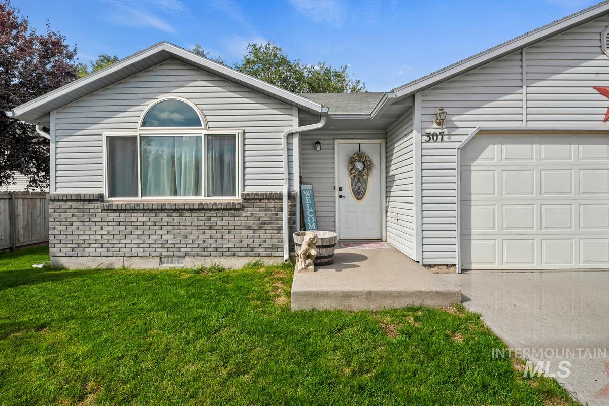 307 Quail Cove Cir, Fruitland, Idaho 83619, 3 Bedrooms, 2 Bathrooms, Residential For Sale, Price $347,000, 98997478