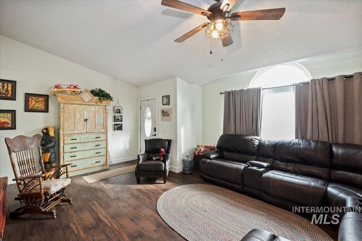 307 Quail Cove Cir, Fruitland, Idaho 83619, 3 Bedrooms, 2 Bathrooms, Residential For Sale, Price $347,000, 98997478
