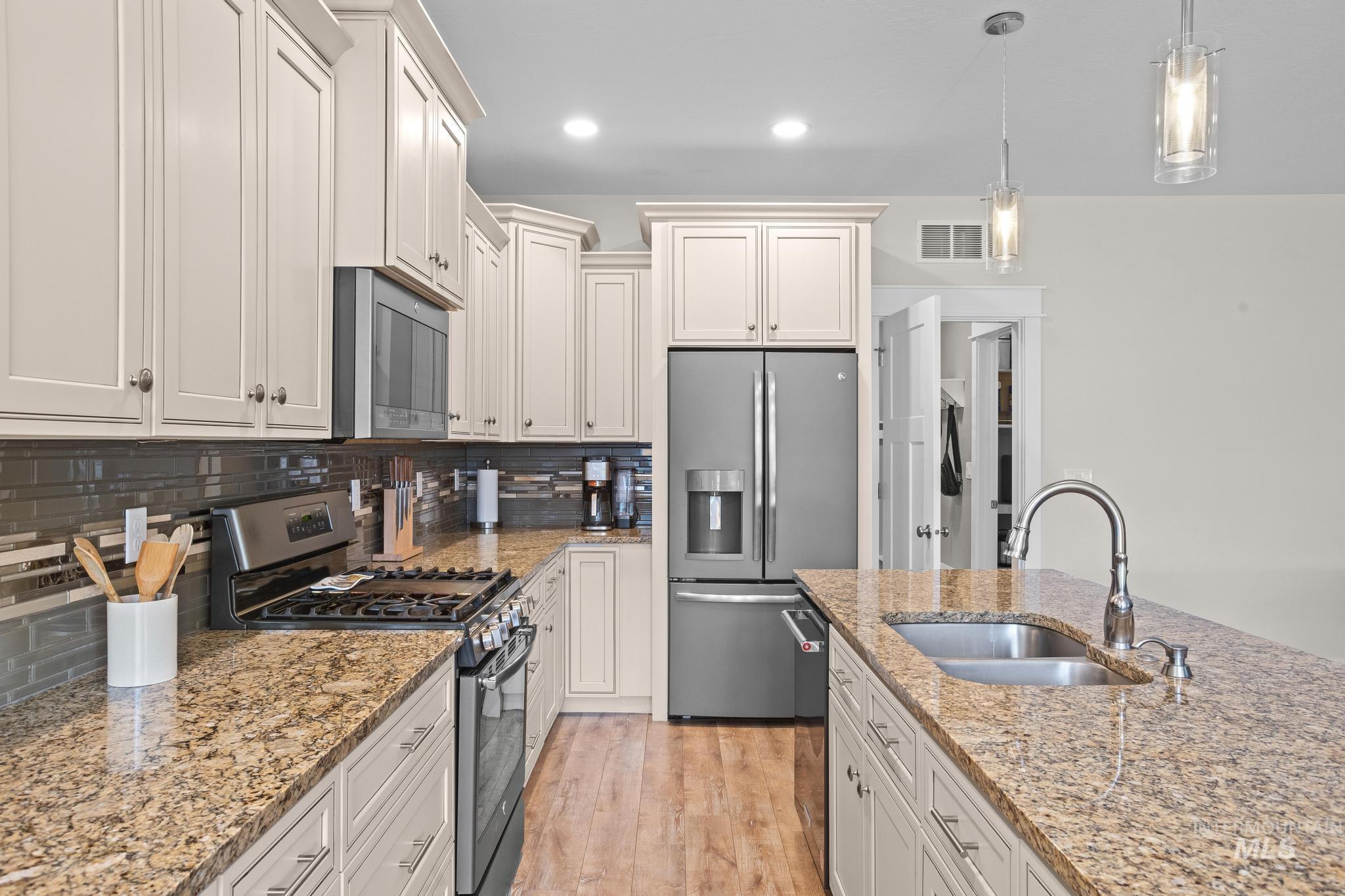 2663 E Basalt, Nampa, Idaho 83686, 3 Bedrooms, 2 Bathrooms, Residential For Sale, Price $537,000, 98997479