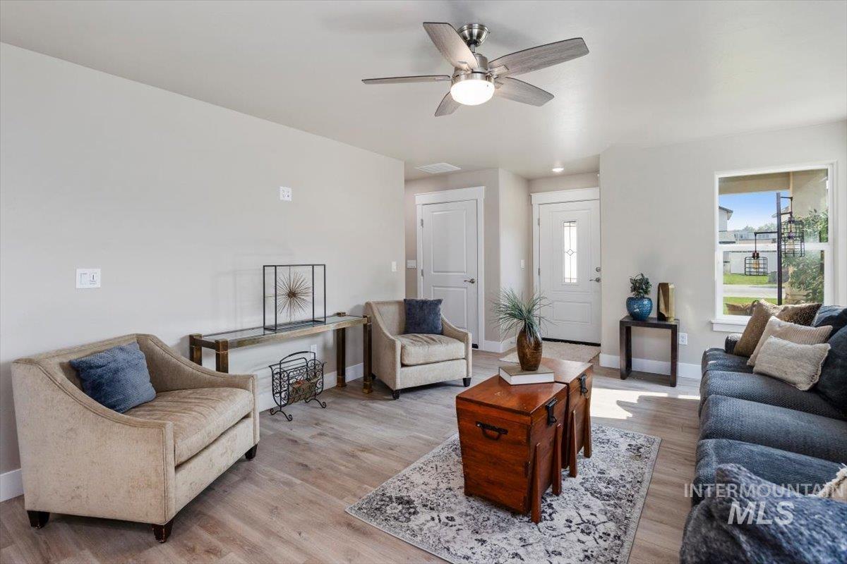 820 Jack Ave, Jerome, Idaho 83338, 4 Bedrooms, 5 Bathrooms, Residential For Sale, Price $349,900,MLS 98997484