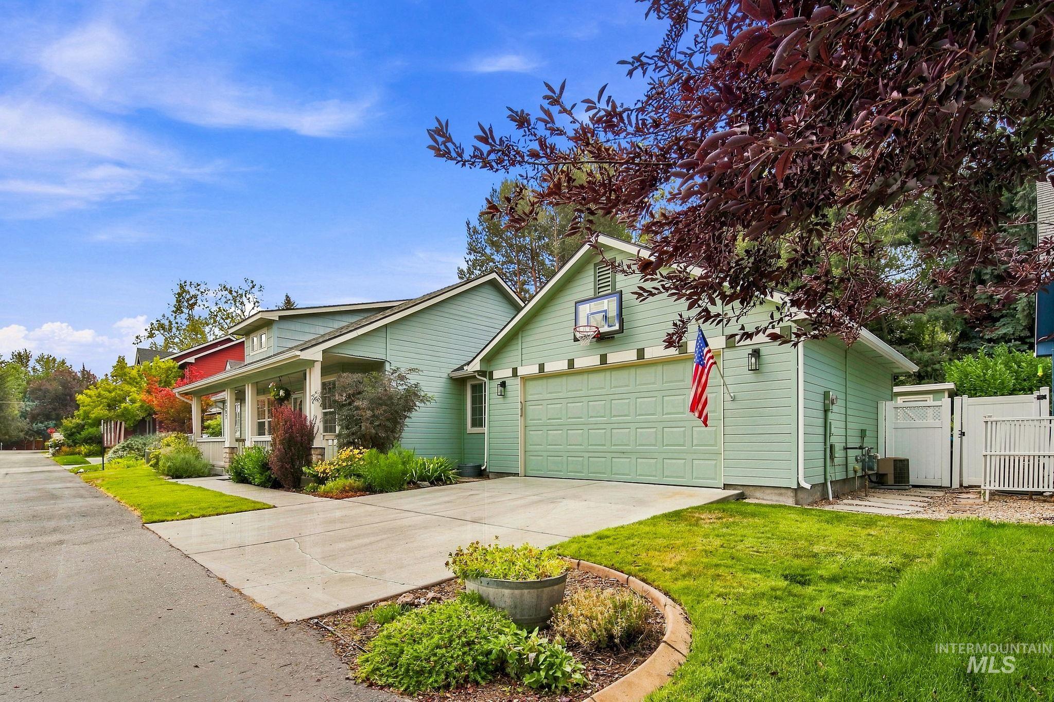 8897 W Hepburn, Boise, Idaho 83714, 3 Bedrooms, 2 Bathrooms, Residential For Sale, Price $489,000,MLS 98997486