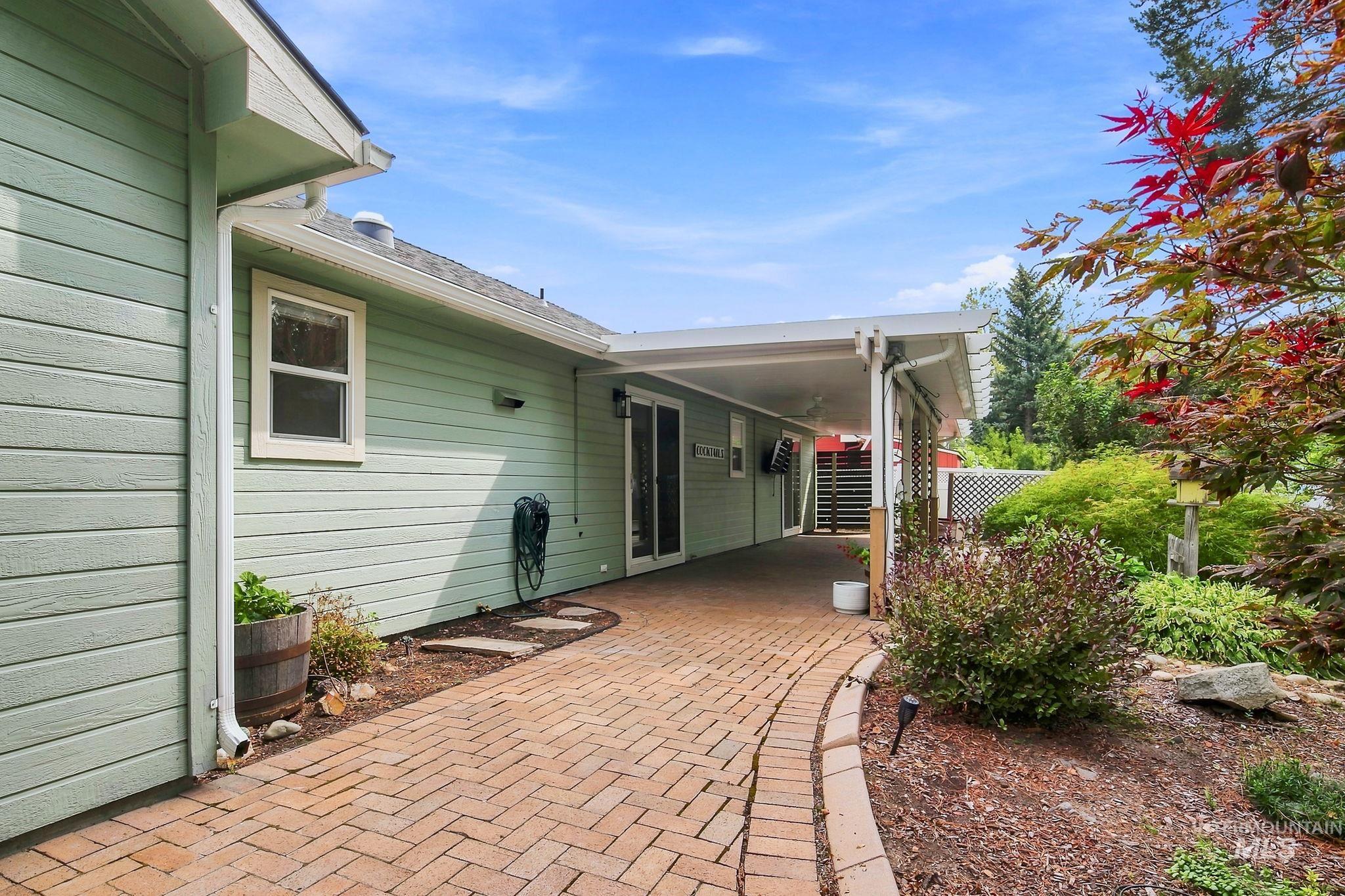 8897 W Hepburn, Boise, Idaho 83714, 3 Bedrooms, 2 Bathrooms, Residential For Sale, Price $489,000,MLS 98997486
