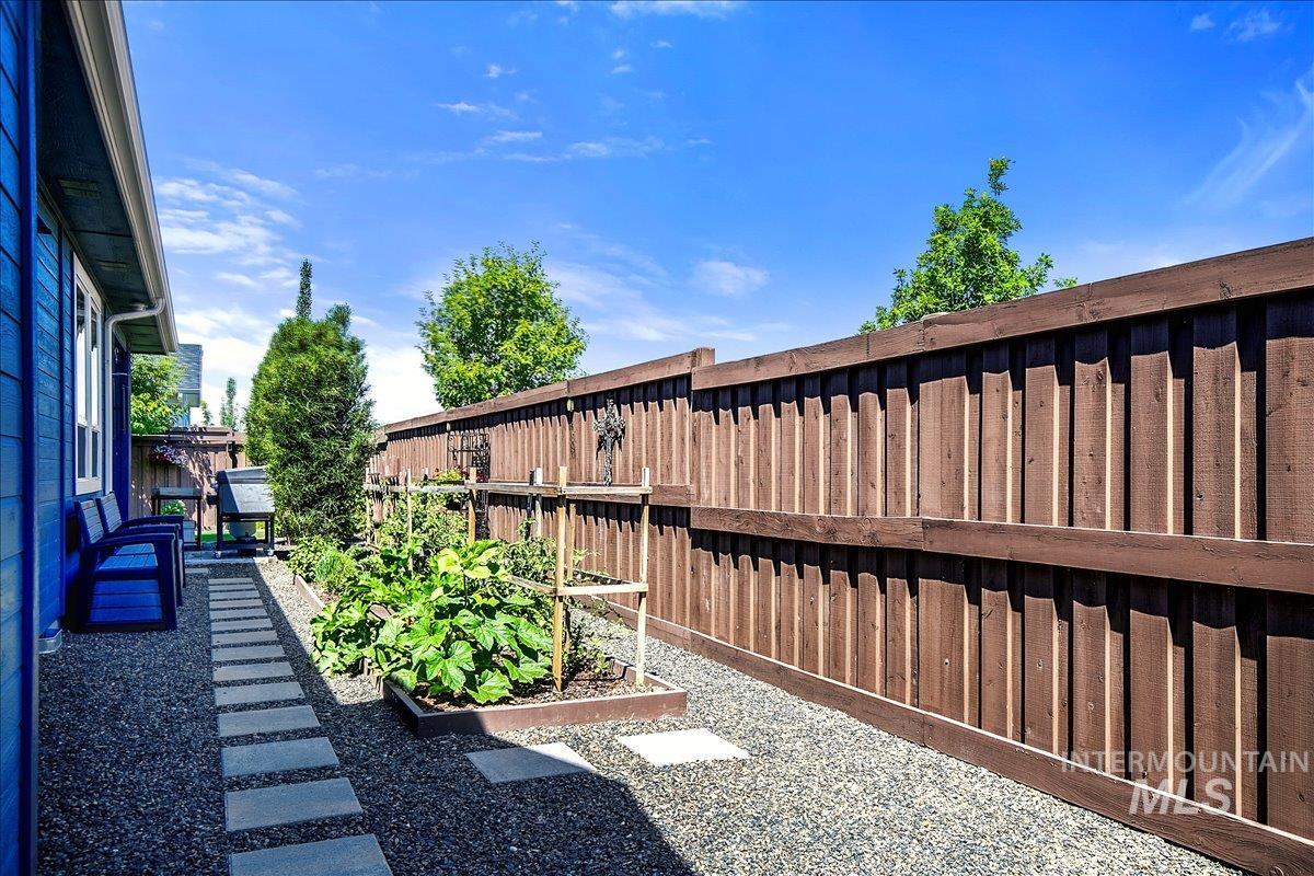 6119 N Farleigh Ave, Meridian, Idaho 83646, 5 Bedrooms, 3 Bathrooms, Residential For Sale, Price $1,099,900,MLS 98997488