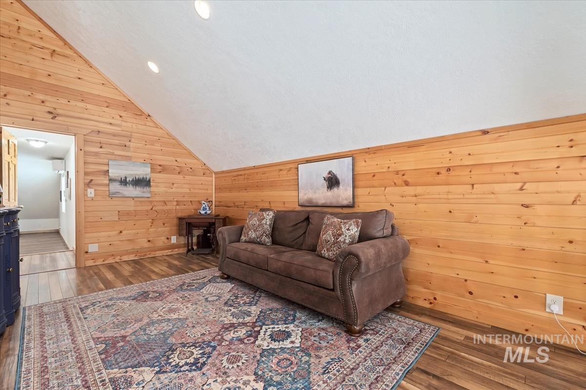 3 Boone Rd, Garden Valley, Idaho 83622, 3 Bedrooms, 2 Bathrooms, Residential For Sale, Price $689,000, 98997494