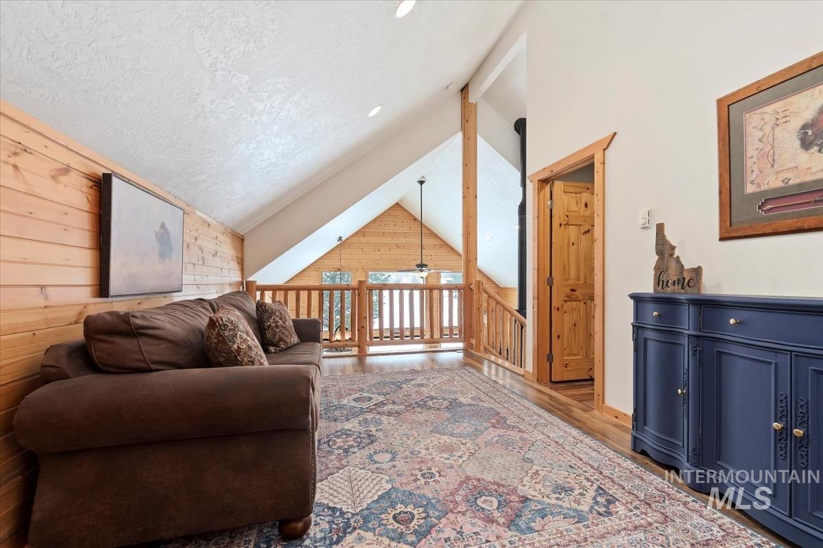 3 Boone Rd, Garden Valley, Idaho 83622, 3 Bedrooms, 2 Bathrooms, Residential For Sale, Price $689,000, 98997494