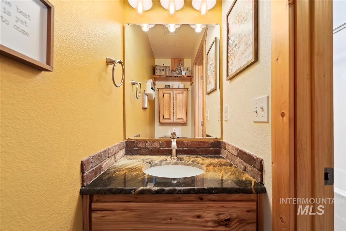3 Boone Rd, Garden Valley, Idaho 83622, 3 Bedrooms, 2 Bathrooms, Residential For Sale, Price $689,000, 98997494