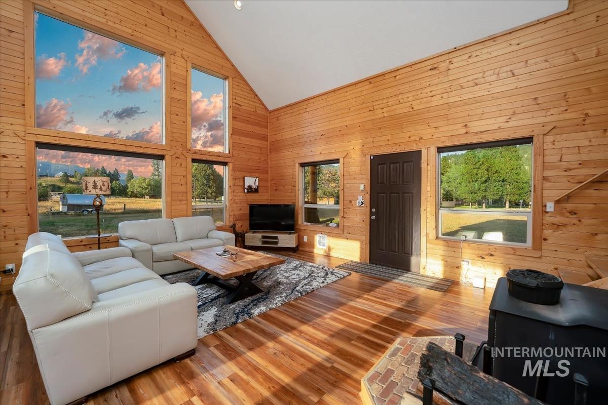 3 Boone Rd, Garden Valley, Idaho 83622, 3 Bedrooms, 2 Bathrooms, Residential For Sale, Price $669,000, 98997494