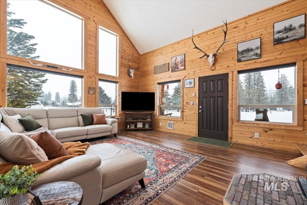 3 Boone Rd, Garden Valley, Idaho 83622, 3 Bedrooms, 2 Bathrooms, Residential For Sale, Price $689,000, 98997494