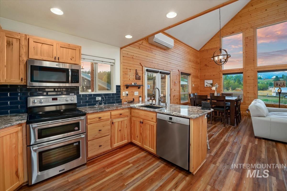 3 Boone Rd, Garden Valley, Idaho 83622, 3 Bedrooms, 2 Bathrooms, Residential For Sale, Price $669,000, 98997494