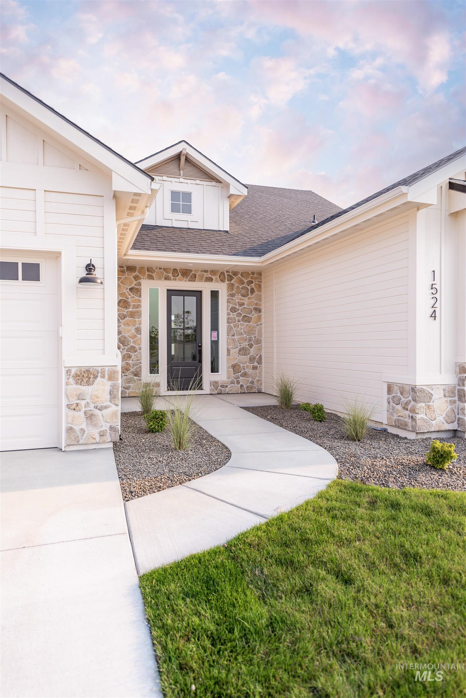 1524 E Rio Chico Ave., Kuna, Idaho 83634, 3 Bedrooms, 2.5 Bathrooms, Residential For Sale, Price $814,900, 98997505