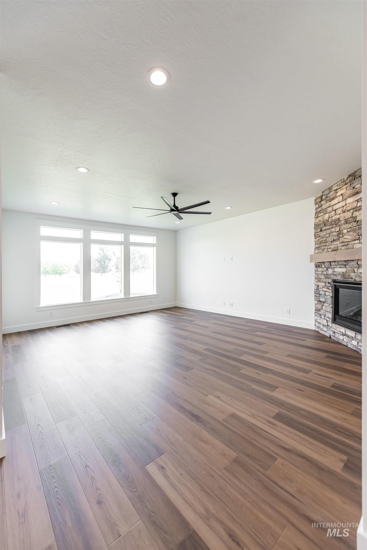 1524 E Rio Chico Ave., Kuna, Idaho 83634, 3 Bedrooms, 2.5 Bathrooms, Residential For Sale, Price $814,900, 98997505
