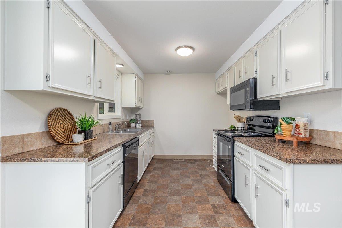 2230 N Constantine, Boise, Idaho 83704, 3 Bedrooms, 2 Bathrooms, Residential For Sale, Price $429,000, 98997506