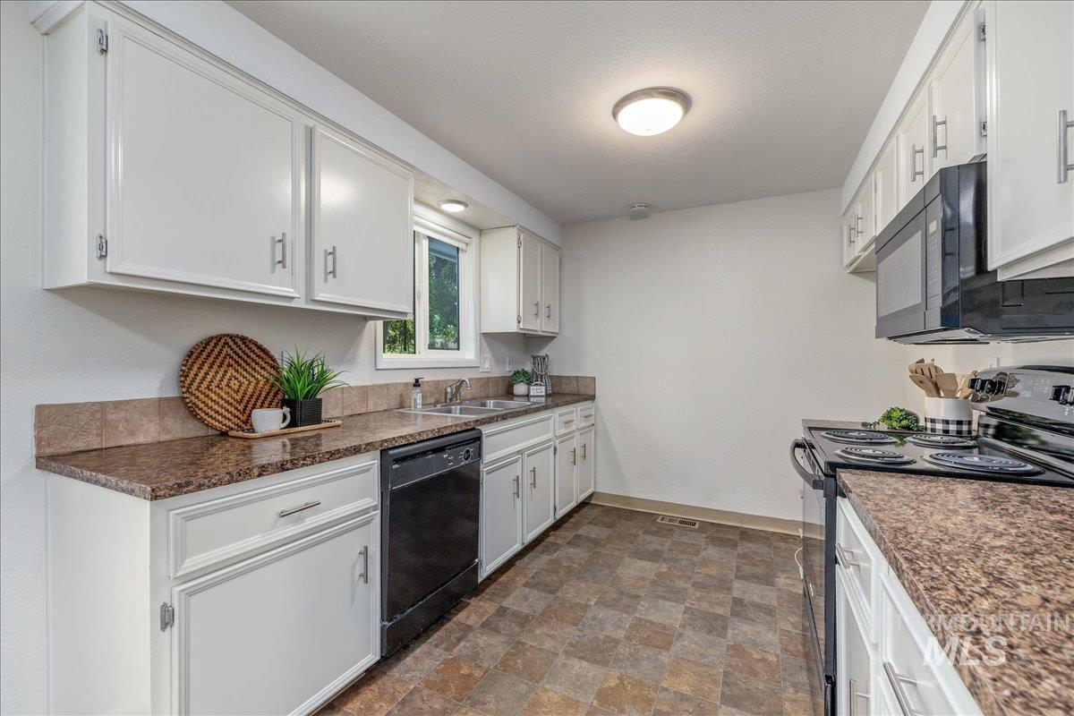 2230 N Constantine, Boise, Idaho 83704, 3 Bedrooms, 2 Bathrooms, Residential For Sale, Price $429,000, 98997506