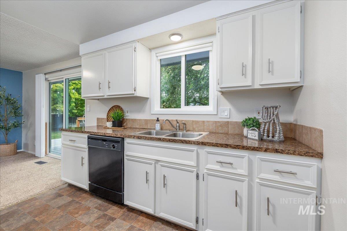 2230 N Constantine, Boise, Idaho 83704, 3 Bedrooms, 2 Bathrooms, Residential For Sale, Price $429,000, 98997506