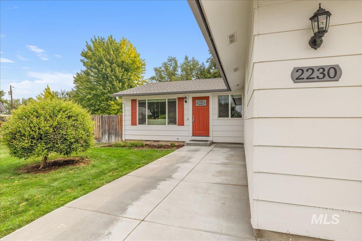 2230 N Constantine, Boise, Idaho 83704, 3 Bedrooms, 2 Bathrooms, Residential For Sale, Price $429,000, 98997506