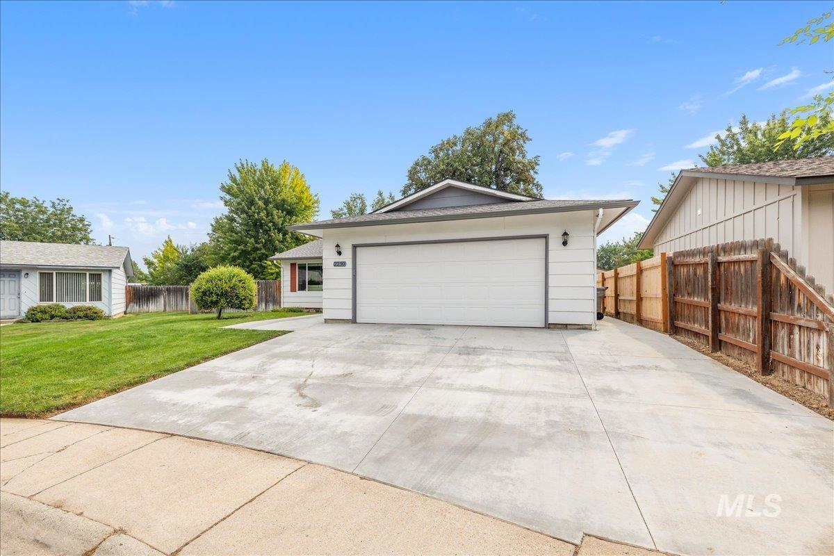 2230 N Constantine, Boise, Idaho 83704, 3 Bedrooms, 2 Bathrooms, Residential For Sale, Price $429,000, 98997506
