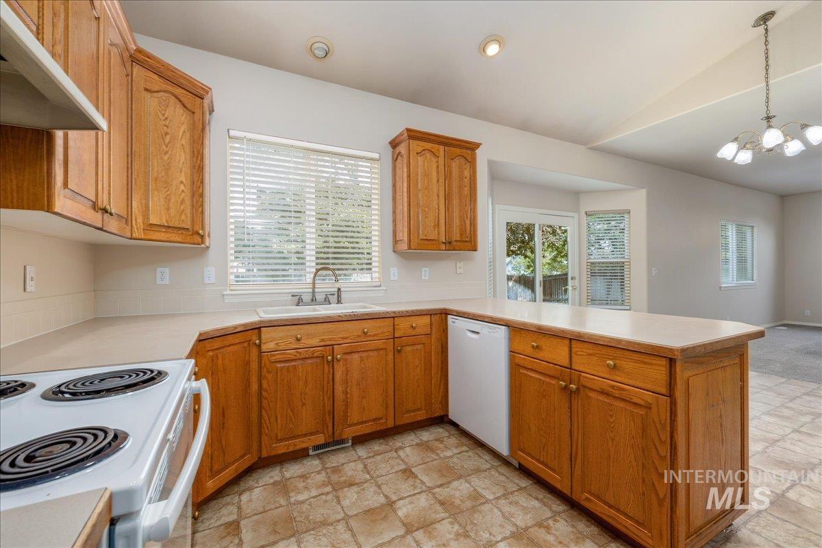 952 E Hawk St, Meridian, Idaho 83646, 3 Bedrooms, 2.5 Bathrooms, Residential For Sale, Price $430,000, 98997507