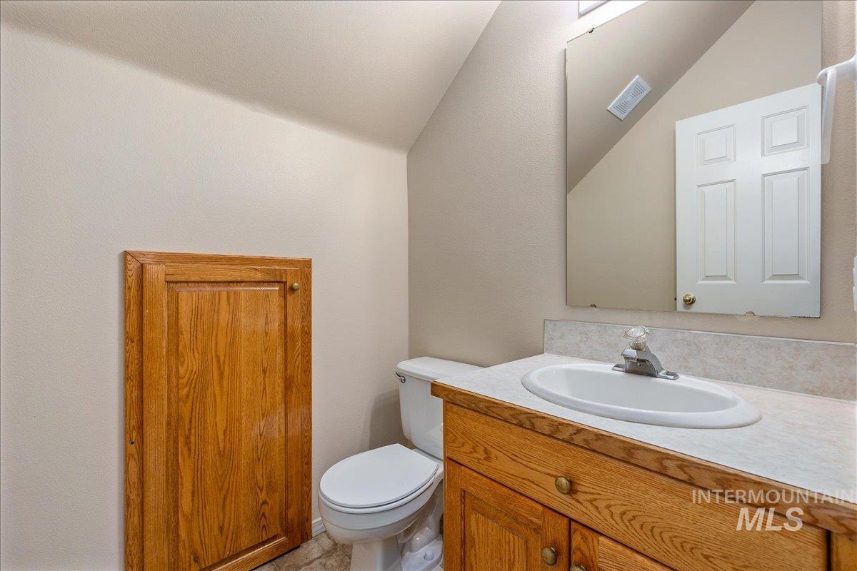 952 E Hawk St, Meridian, Idaho 83646, 3 Bedrooms, 2.5 Bathrooms, Residential For Sale, Price $430,000, 98997507