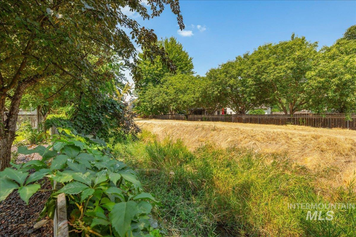 952 E Hawk St, Meridian, Idaho 83646, 3 Bedrooms, 2.5 Bathrooms, Residential For Sale, Price $430,000, 98997507