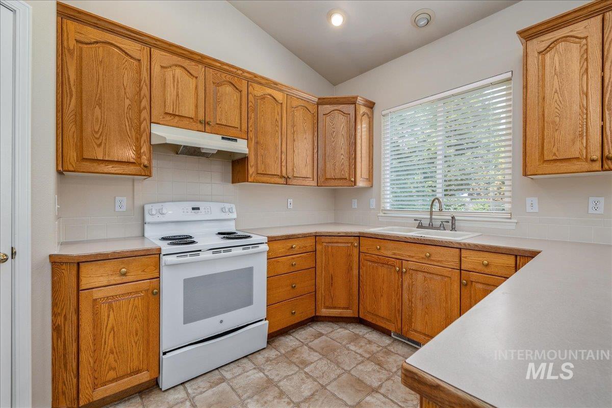 952 E Hawk St, Meridian, Idaho 83646, 3 Bedrooms, 2.5 Bathrooms, Residential For Sale, Price $430,000, 98997507
