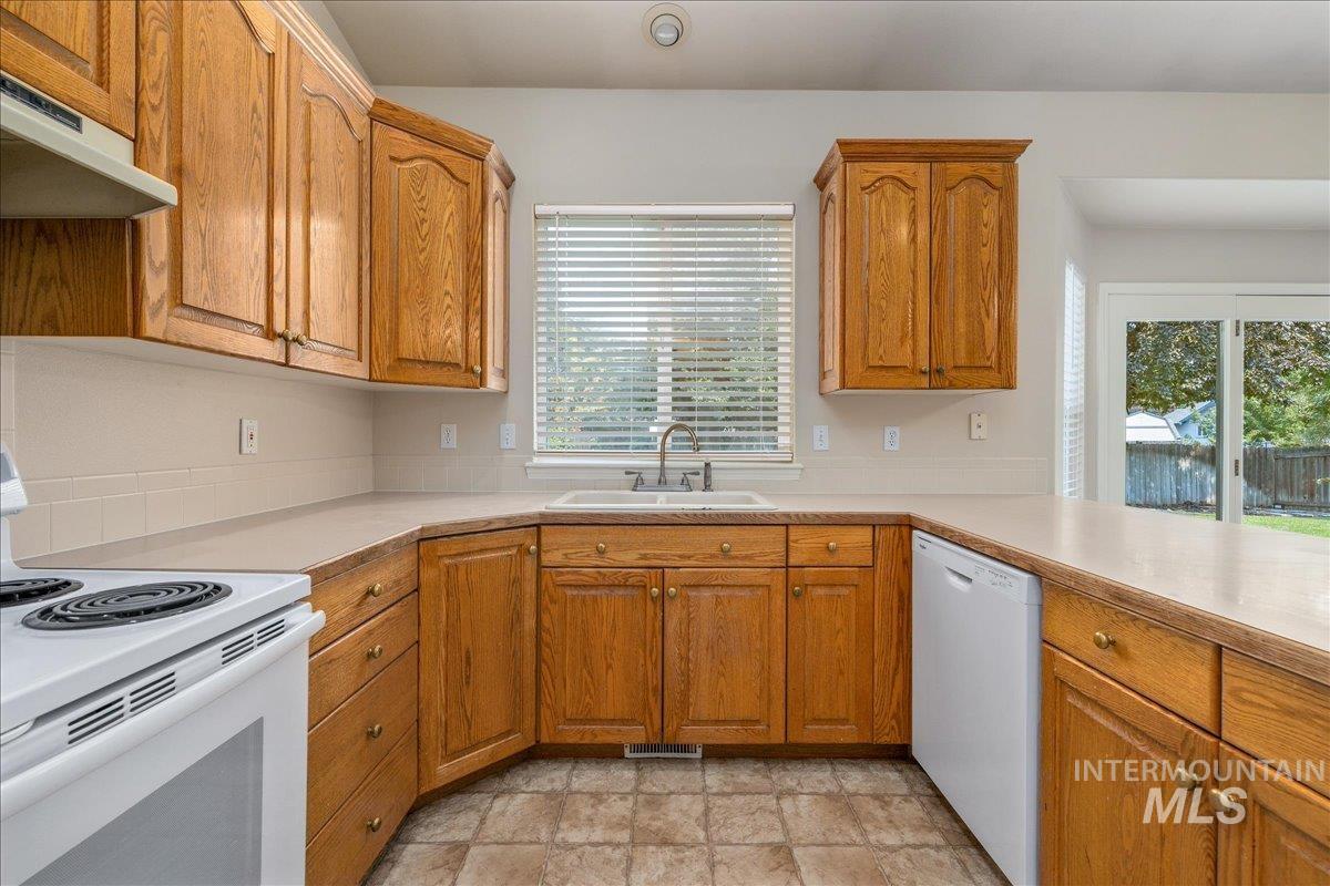 952 E Hawk St, Meridian, Idaho 83646, 3 Bedrooms, 2.5 Bathrooms, Residential For Sale, Price $430,000, 98997507