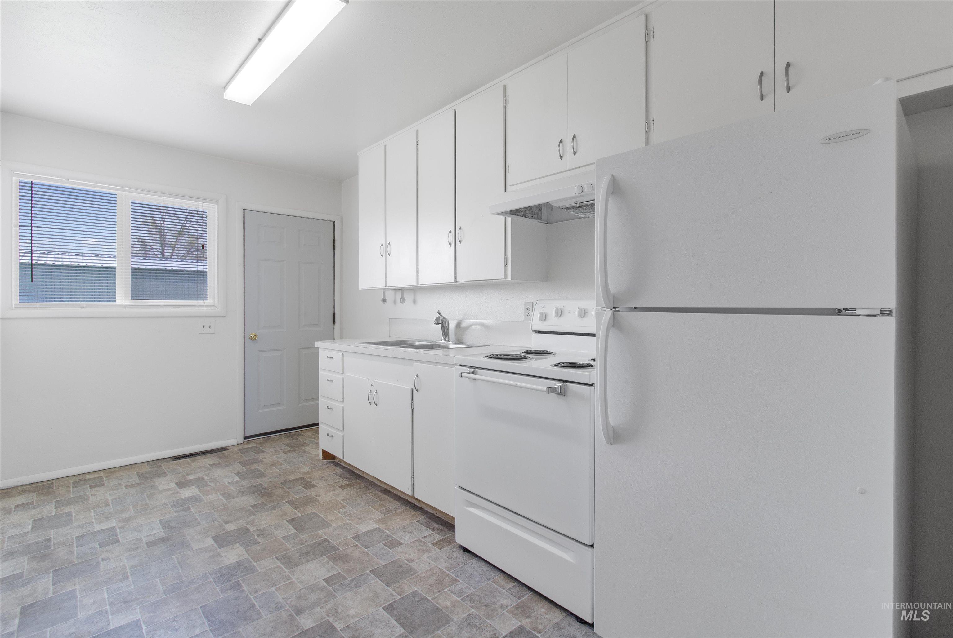 1334 Elmwood Circle, Twin Falls, Idaho 83301, 2 Bedrooms, 1 Bathroom, Residential Income For Sale, Price $769,500,MLS 98997509