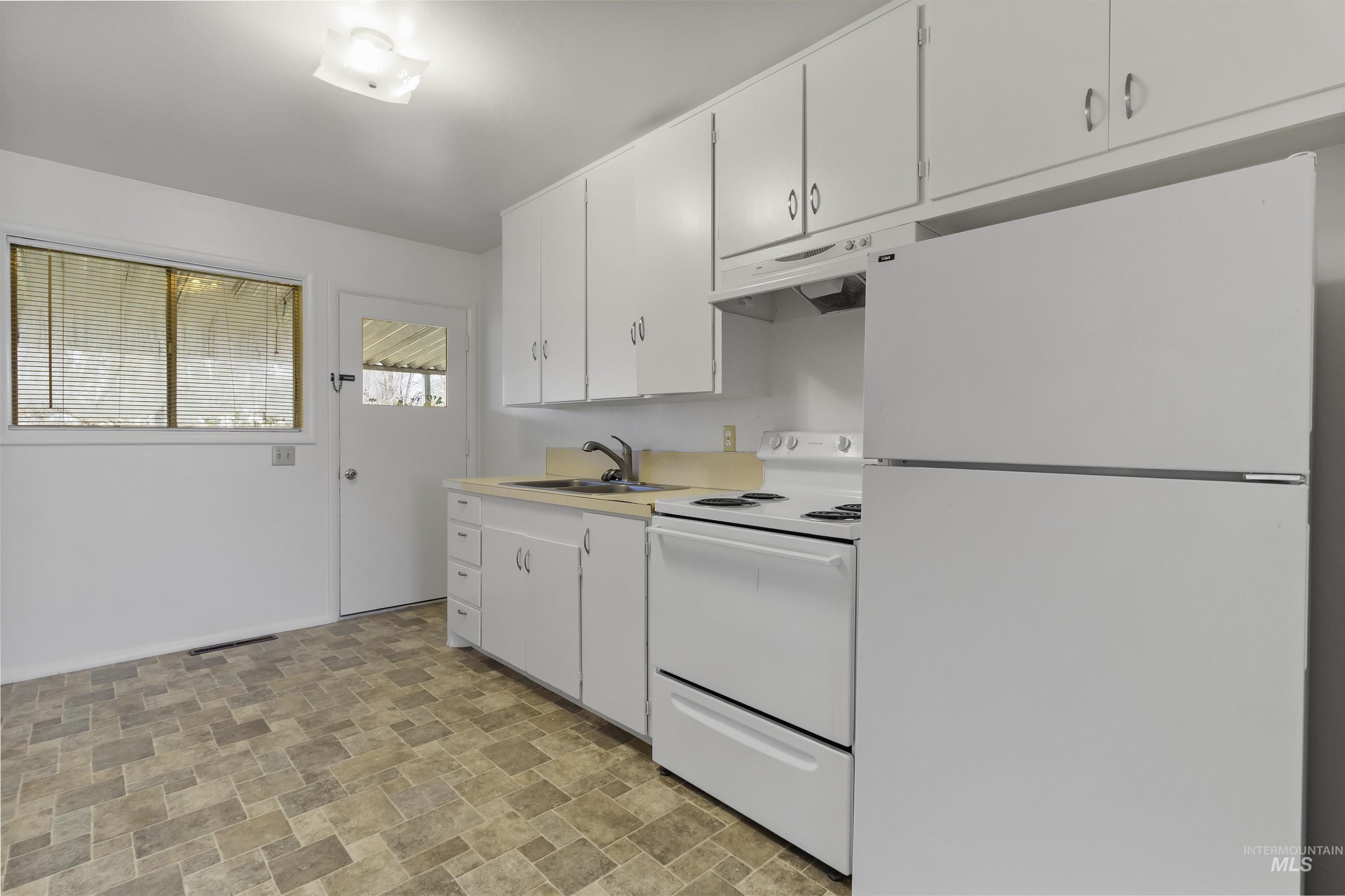 1334 Elmwood Circle, Twin Falls, Idaho 83301, 2 Bedrooms, 1 Bathroom, Residential Income For Sale, Price $769,500,MLS 98997509