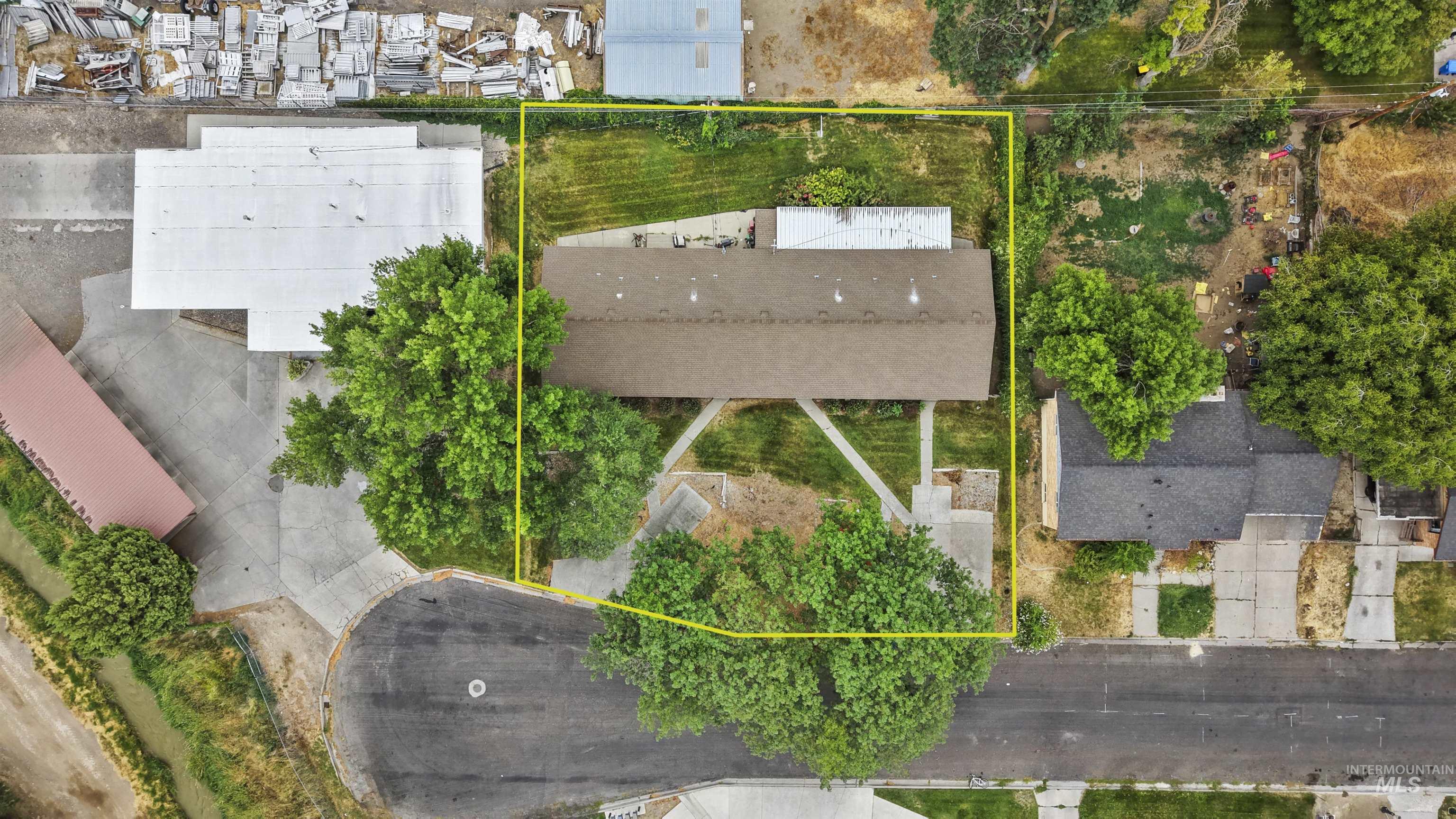 1334 Elmwood Circle, Twin Falls, Idaho 83301, 2 Bedrooms, 1 Bathroom, Residential Income For Sale, Price $769,500,MLS 98997509