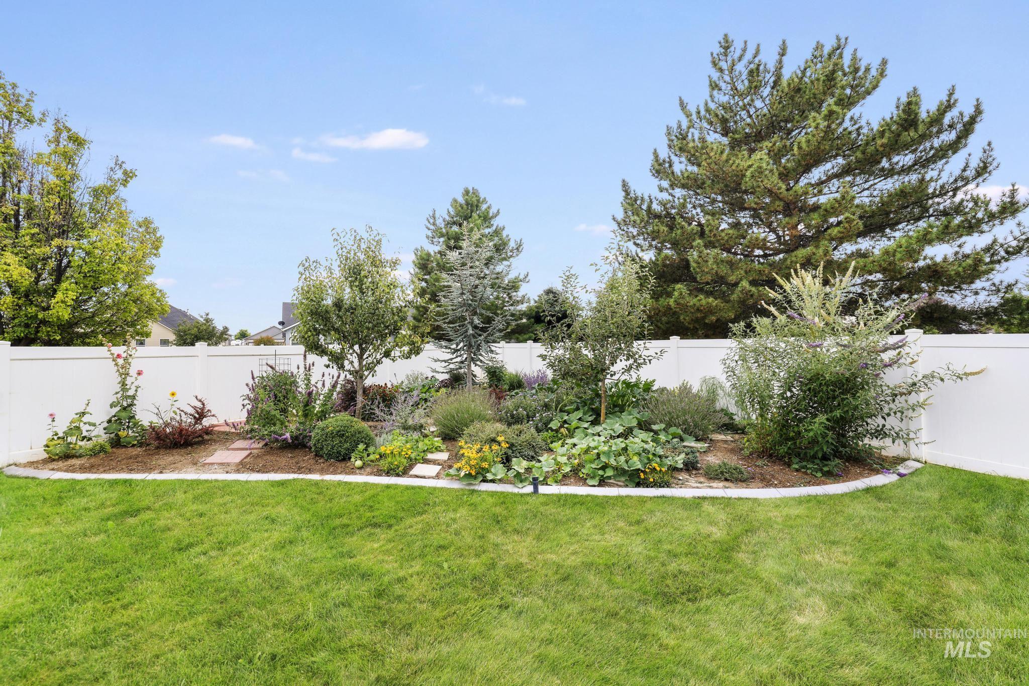 1327 Cody Ct, Twin Falls, Idaho 83301, 3 Bedrooms, 2 Bathrooms, Residential For Sale, Price $379,900, 98997513