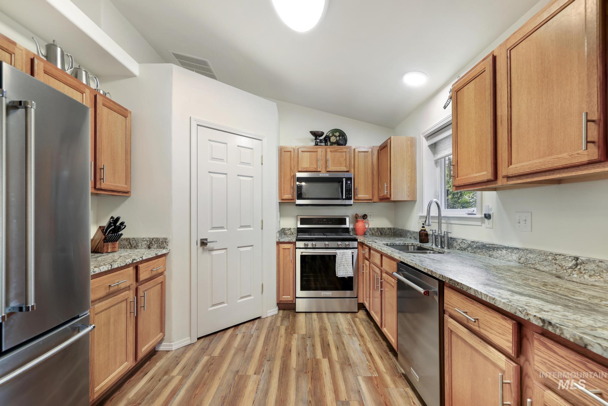 1327 Cody Ct, Twin Falls, Idaho 83301, 3 Bedrooms, 2 Bathrooms, Residential For Sale, Price $379,900, 98997513