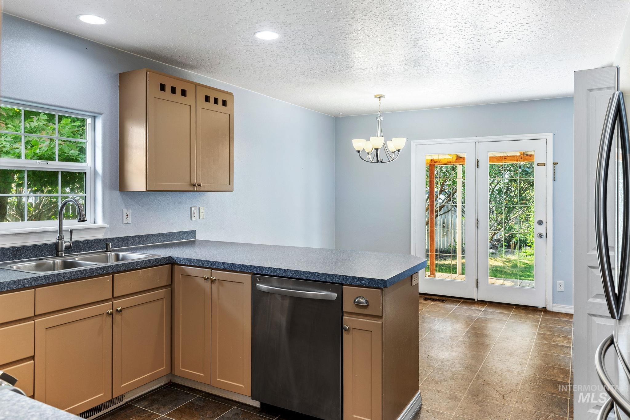 617 Lake Lowell, Nampa, Idaho 83686, 3 Bedrooms, 2 Bathrooms, Residential For Sale, Price $379,000, 98997514
