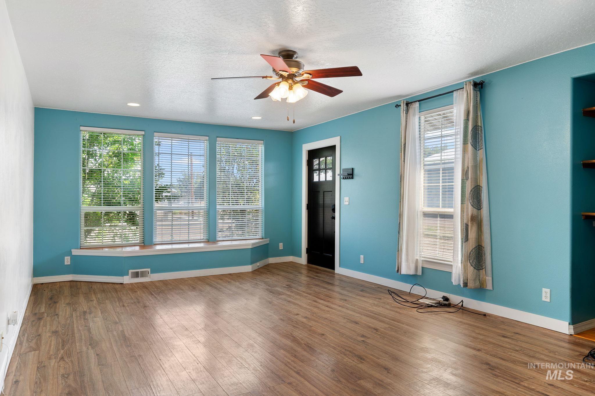 617 Lake Lowell, Nampa, Idaho 83686, 3 Bedrooms, 2 Bathrooms, Residential For Sale, Price $379,000, 98997514