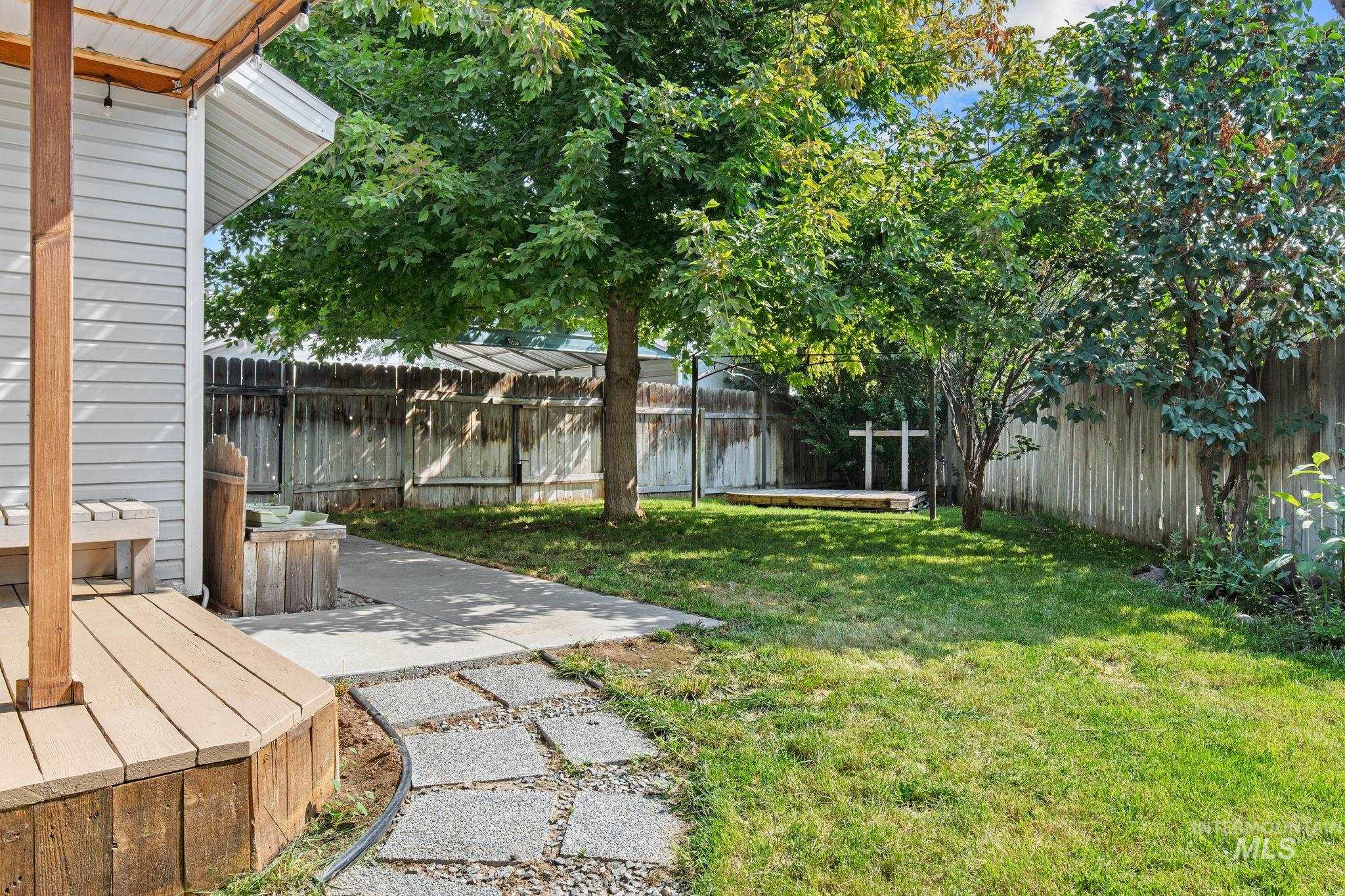 617 Lake Lowell, Nampa, Idaho 83686, 3 Bedrooms, 2 Bathrooms, Residential For Sale, Price $379,000, 98997514