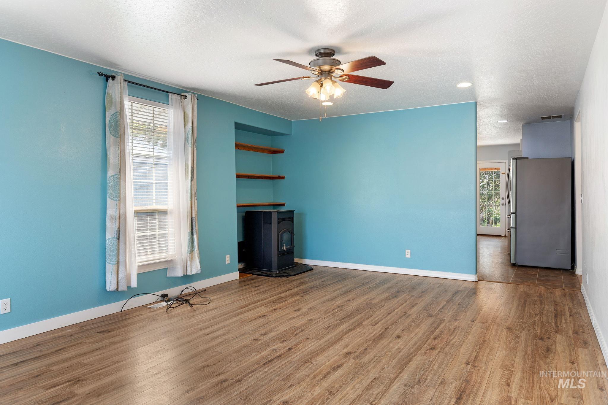 617 Lake Lowell, Nampa, Idaho 83686, 3 Bedrooms, 2 Bathrooms, Residential For Sale, Price $379,000, 98997514