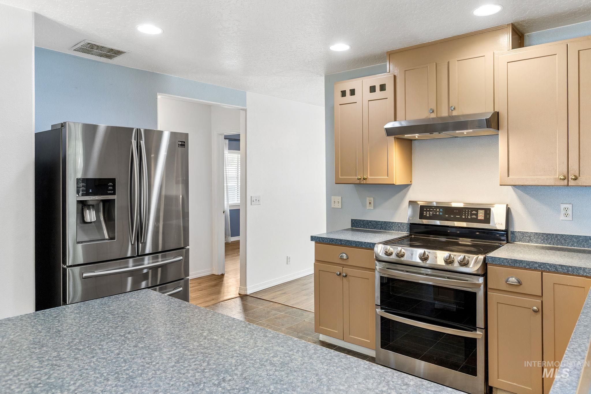 617 Lake Lowell, Nampa, Idaho 83686, 3 Bedrooms, 2 Bathrooms, Residential For Sale, Price $379,000, 98997514