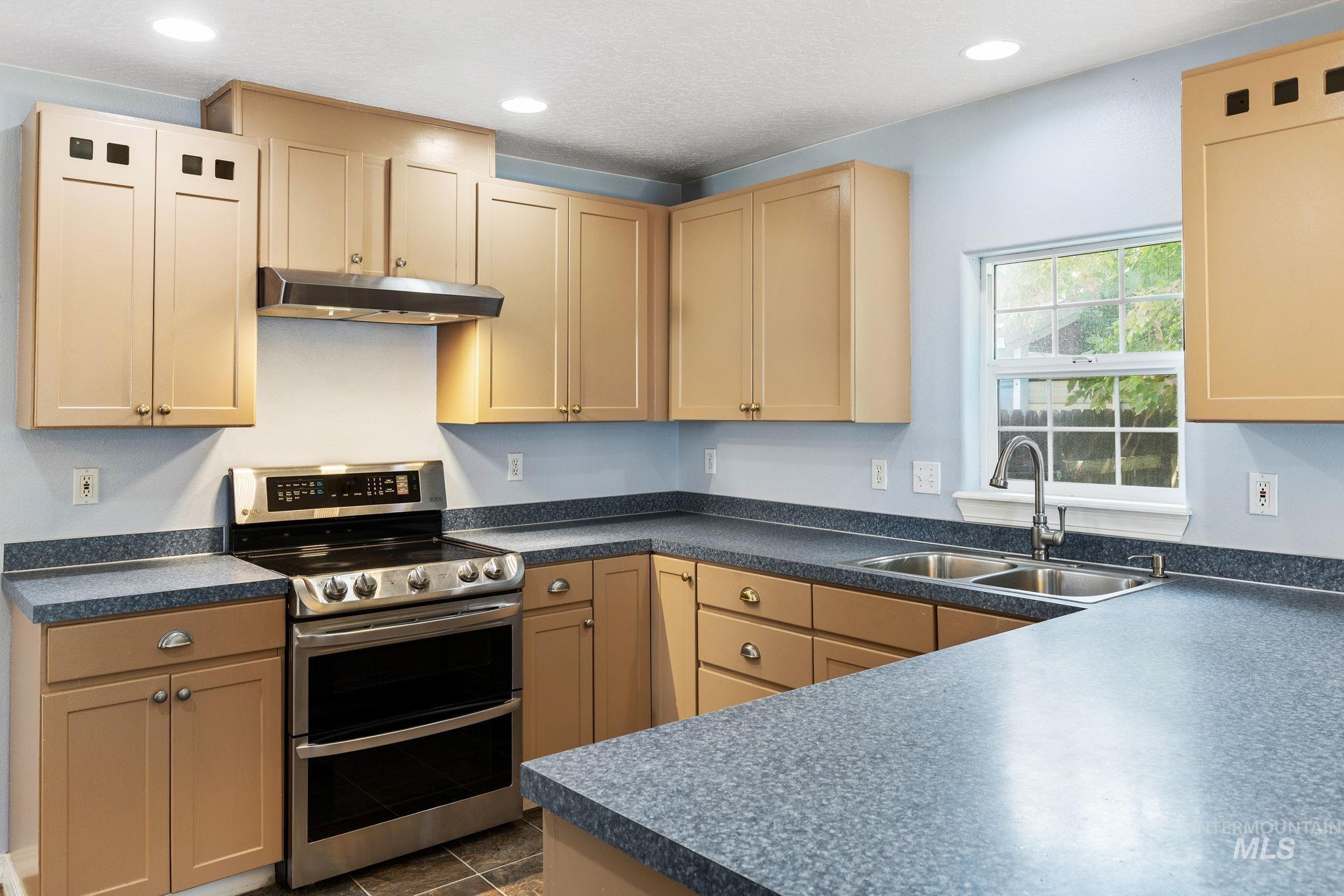 617 Lake Lowell, Nampa, Idaho 83686, 3 Bedrooms, 2 Bathrooms, Residential For Sale, Price $379,000, 98997514