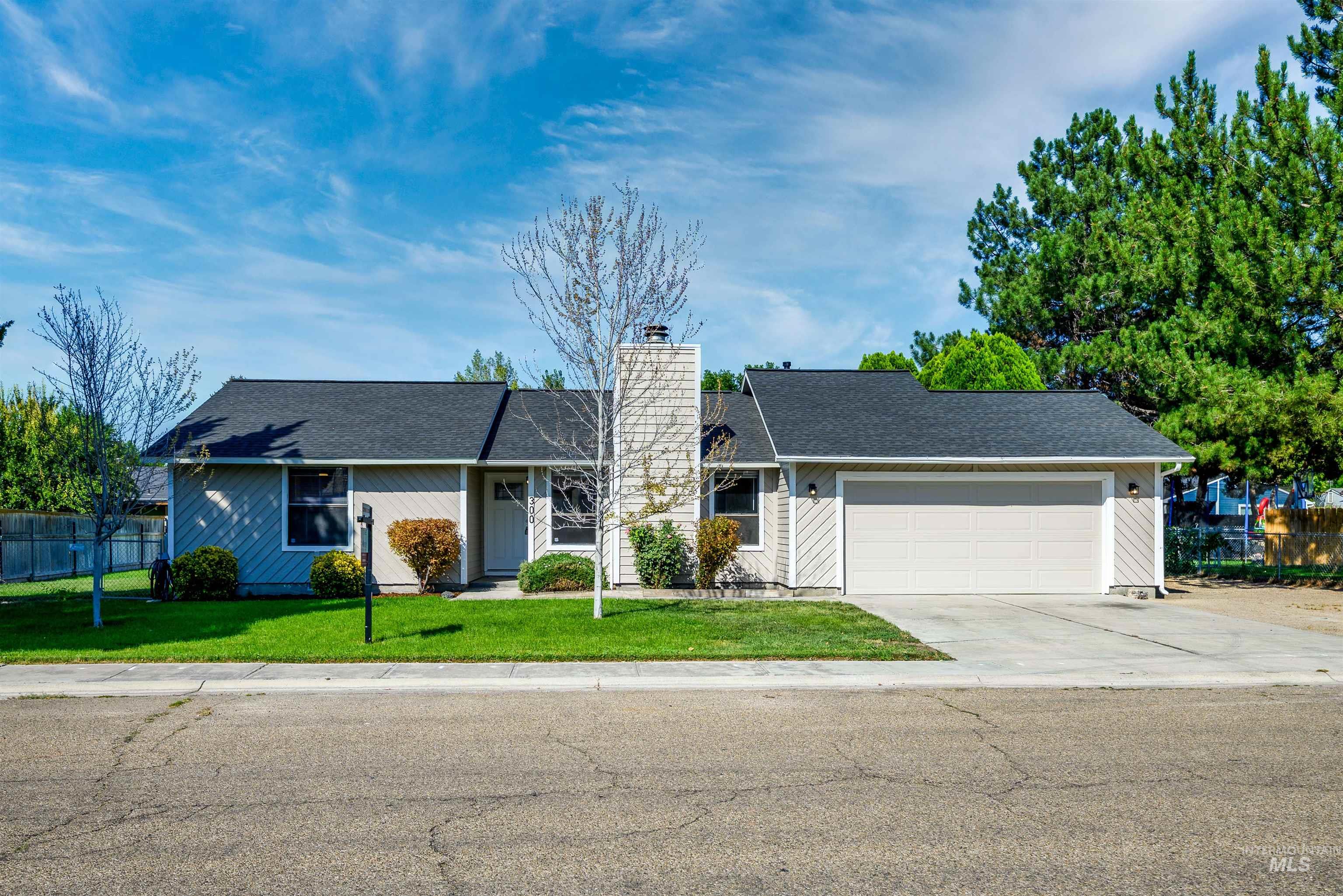 300 Meadowbrook Dr, Nampa, Idaho 83686, 3 Bedrooms, 2 Bathrooms, Residential For Sale, Price $364,900,MLS 98997515