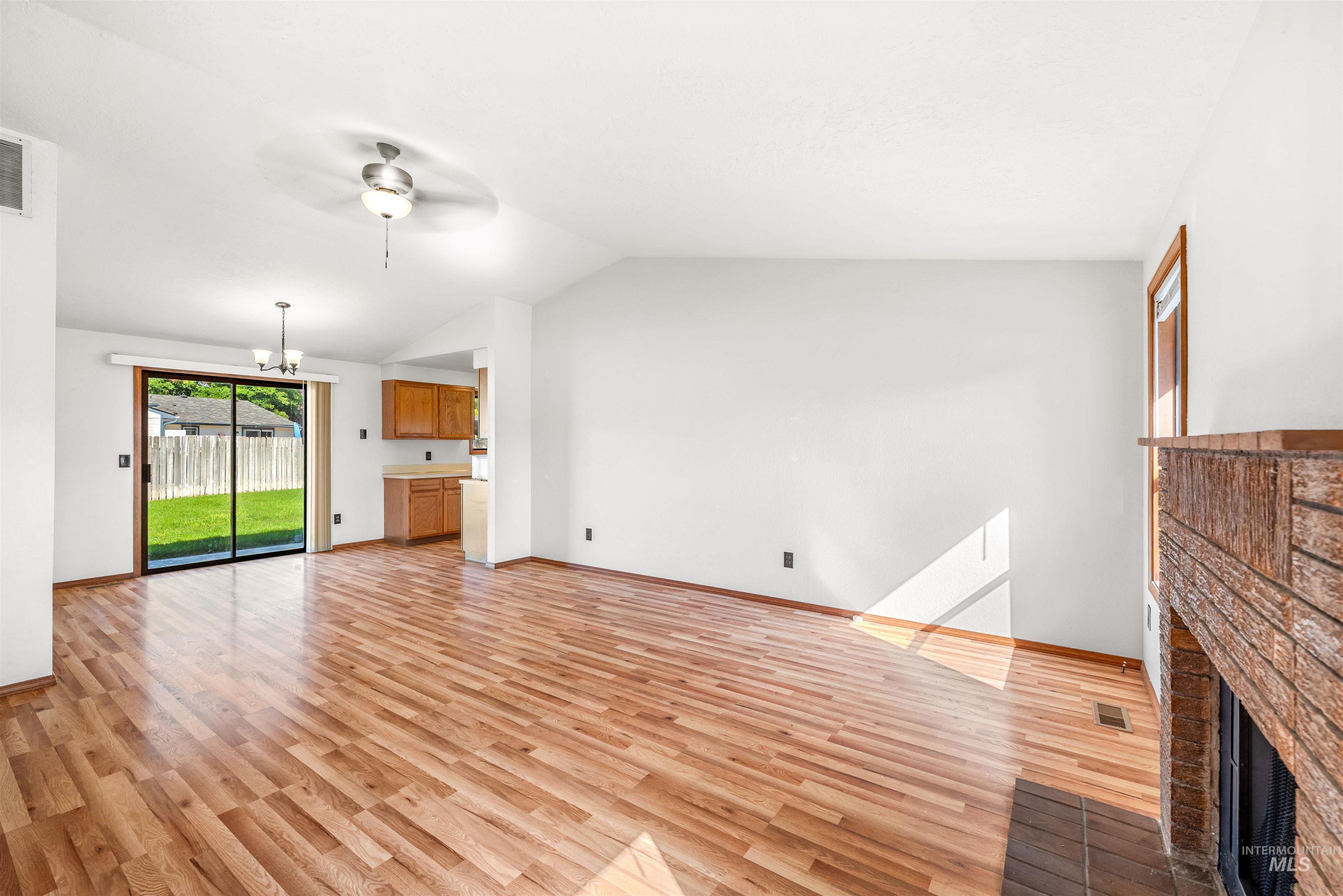 300 Meadowbrook Dr, Nampa, Idaho 83686, 3 Bedrooms, 2 Bathrooms, Residential For Sale, Price $364,900,MLS 98997515