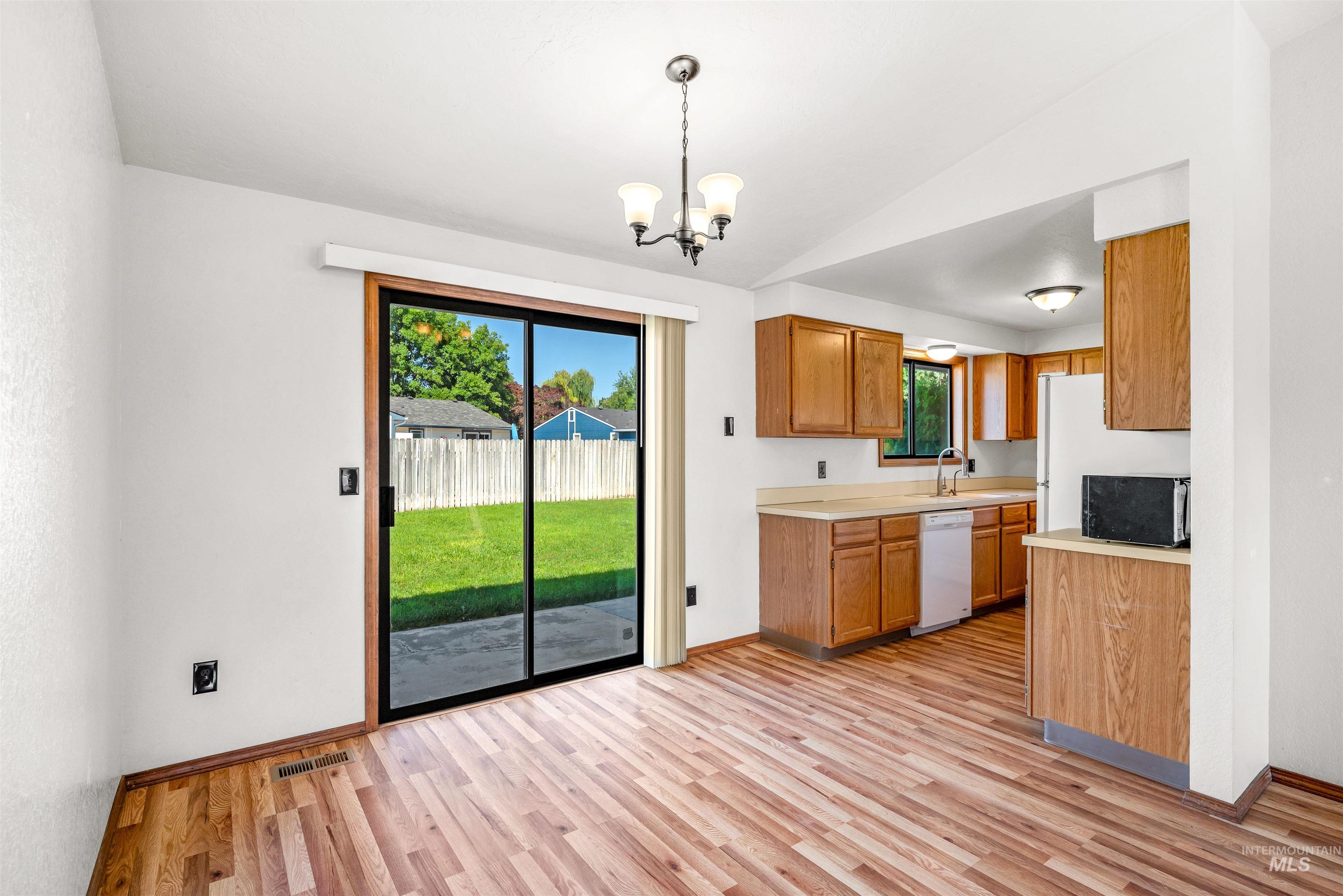 300 Meadowbrook Dr, Nampa, Idaho 83686, 3 Bedrooms, 2 Bathrooms, Residential For Sale, Price $364,900,MLS 98997515