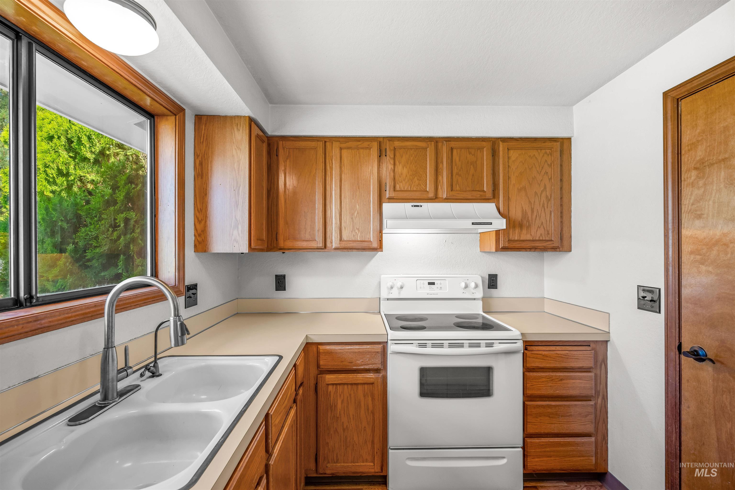 300 Meadowbrook Dr, Nampa, Idaho 83686, 3 Bedrooms, 2 Bathrooms, Residential For Sale, Price $364,900,MLS 98997515